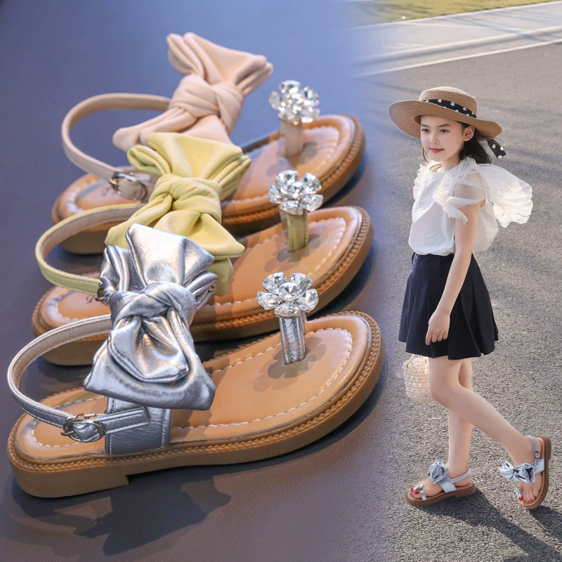 Сандалии с бантом для девочек Лето 2025 Новый средний мальчик маленькая девочка со стразами любви принцесса сандалии