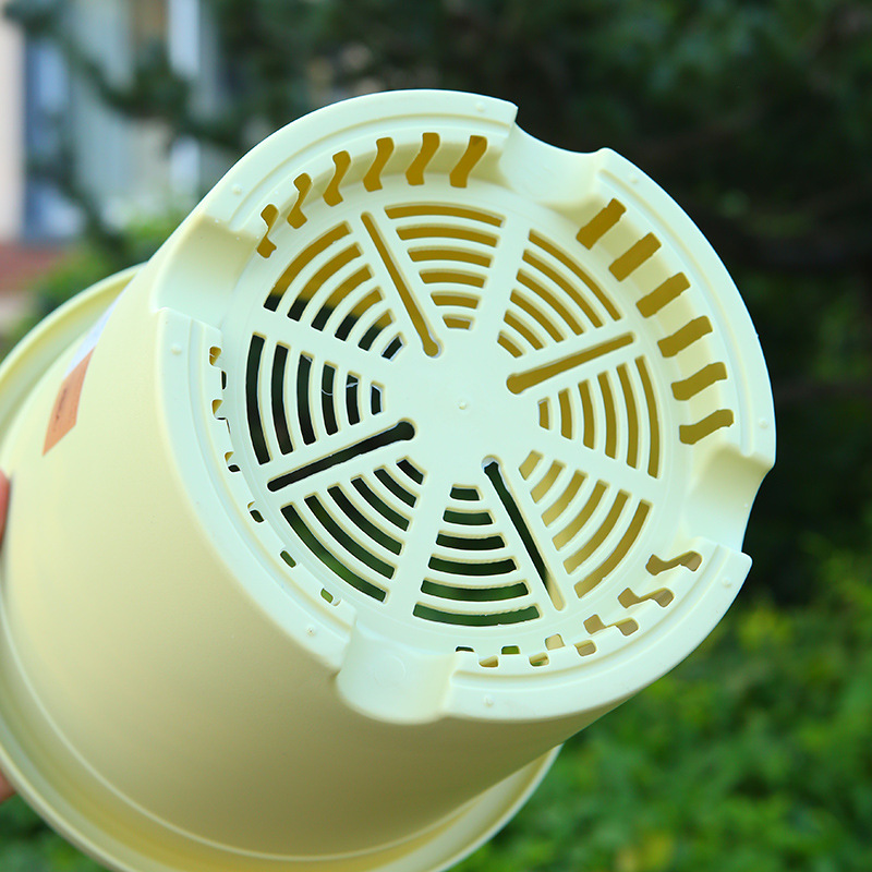 Maceta profunda con control de raíces para todo el año