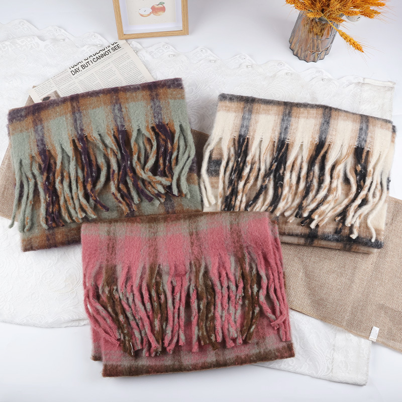 Bellissimo schema di colori ~ Sciarpa artistica in finto cashmere verde per studentesse, sciarpa calda in mohair spesso, scialle lungo_voghion.com