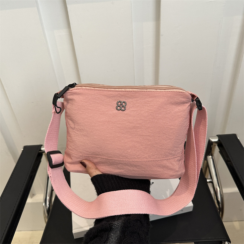 2024 invierno nuevo estilo casual simple de gran capacidad bolso de hombro para mujer bolso de lona ligero de alto valor bolso de mensajero