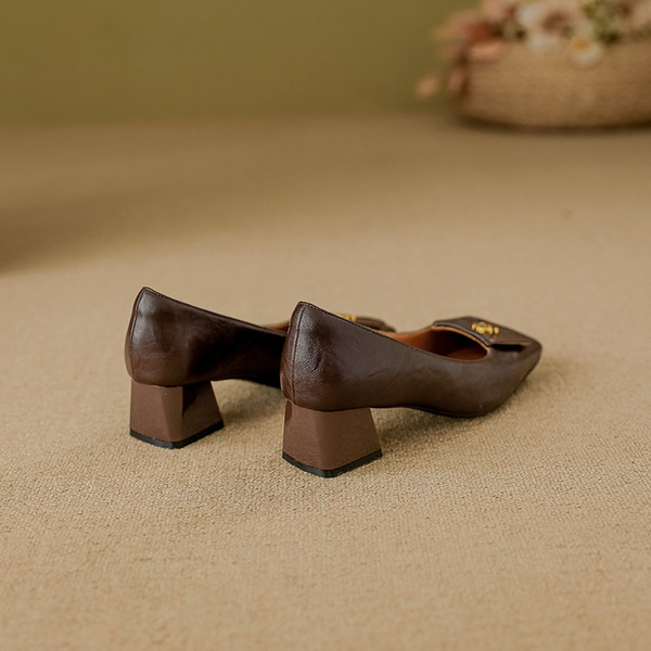 Retro elegant shoes heels