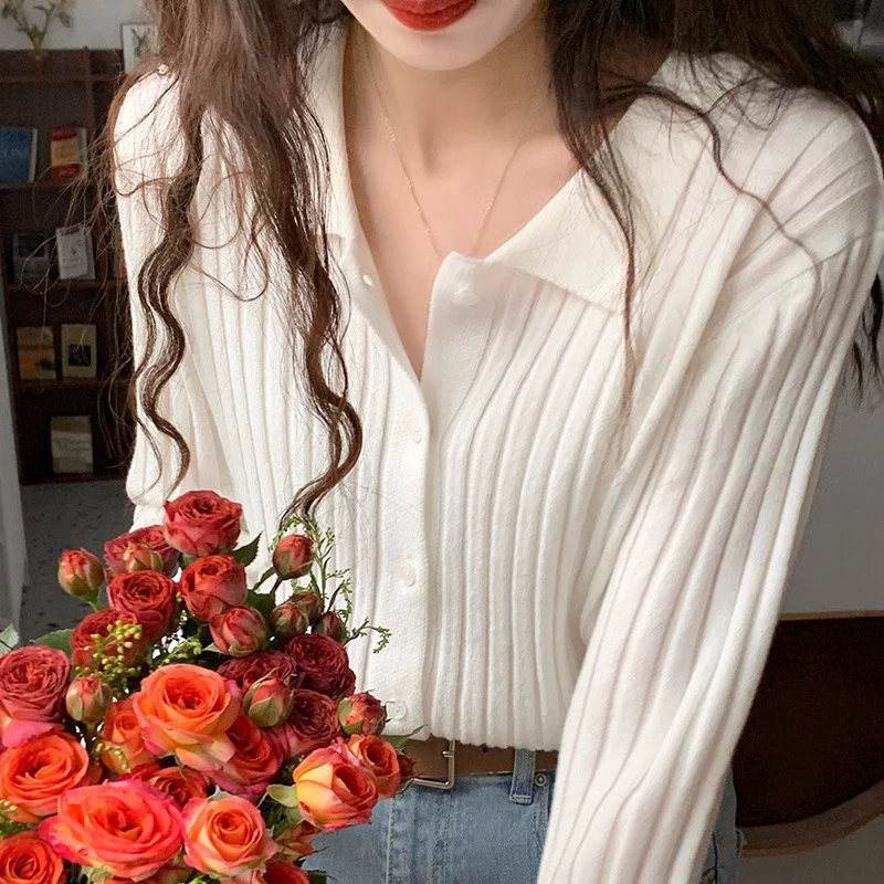 Вязаная базовая рубашка с лацканами, весна 2025, новый винтажный стиль, мягкий внутренний свитер-кардиган, облегающий топ для женщин.