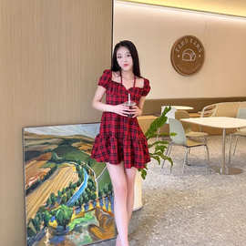 红色格子连衣裙夏装2025新款女法式经典小个子泡泡袖甜美初恋裙子
