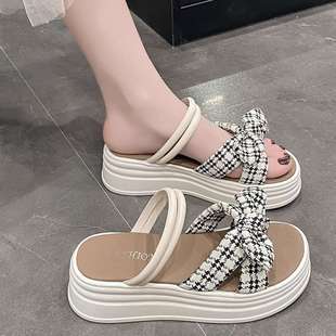 Sandals for Women Summer Outfit 2025 New Ins Fashionable Dress Fairy Thick Bottom Roman Beach Slippers