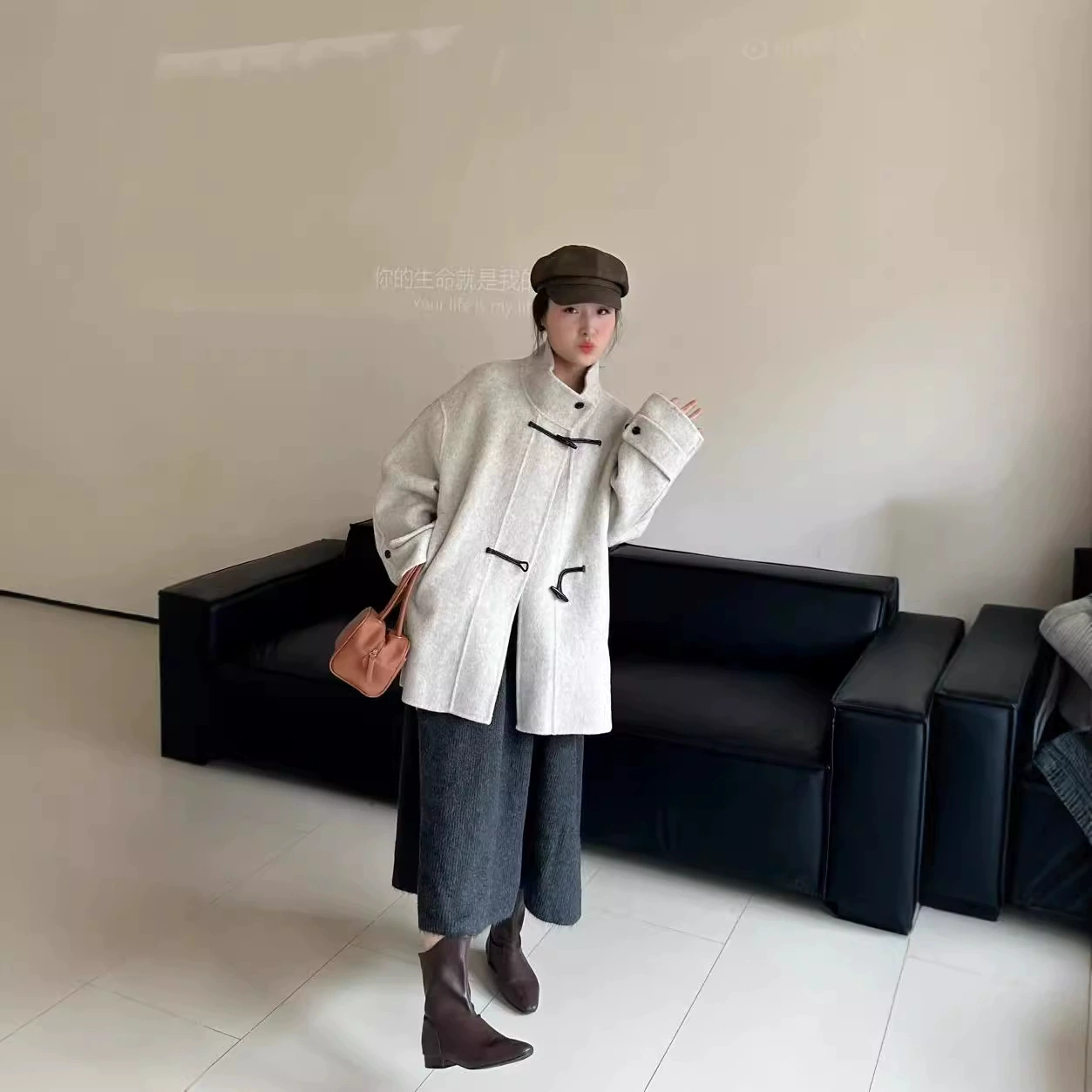 2024 осень и зима новый воротник с роговыми пуговицами двухстороннее шерстяное пальто для женщин среднего и длинного возраста худое шерстяное пальто для женщин