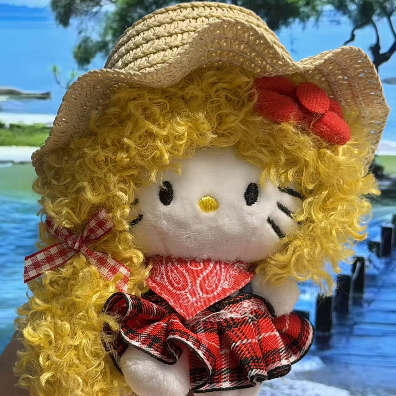 黒麦わら帽子キティ帽子ベビーペンダントラブバックル人形人形かわいいヘップバーンスタイルペンダントキーホルダー