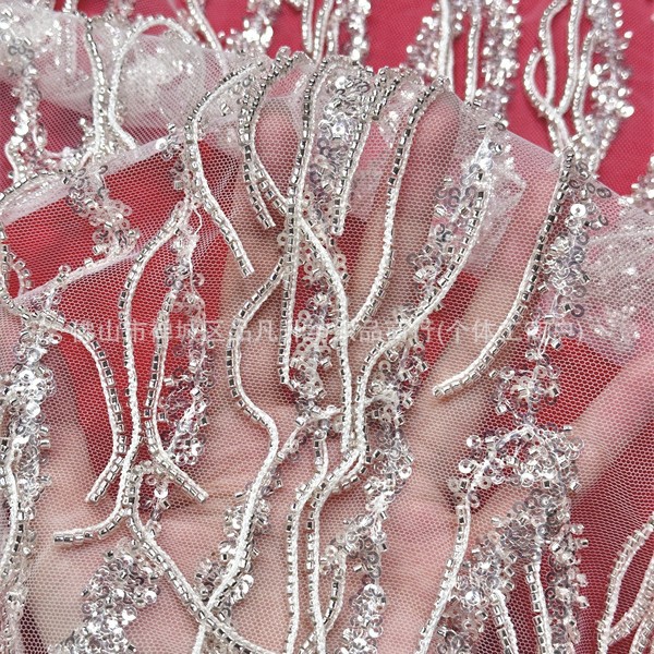 Diseño de moda pesado con bordado de tela de cuentas onduladas vestido vestido de moda de tela bordada
