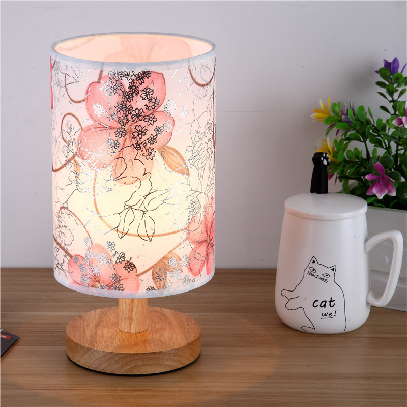 Suministro especial transfronterizo de tela, lámpara de mesita de noche para dormitorio de madera simple y moderna, fábrica de comercio exterior de exportación de madera maciza nórdica