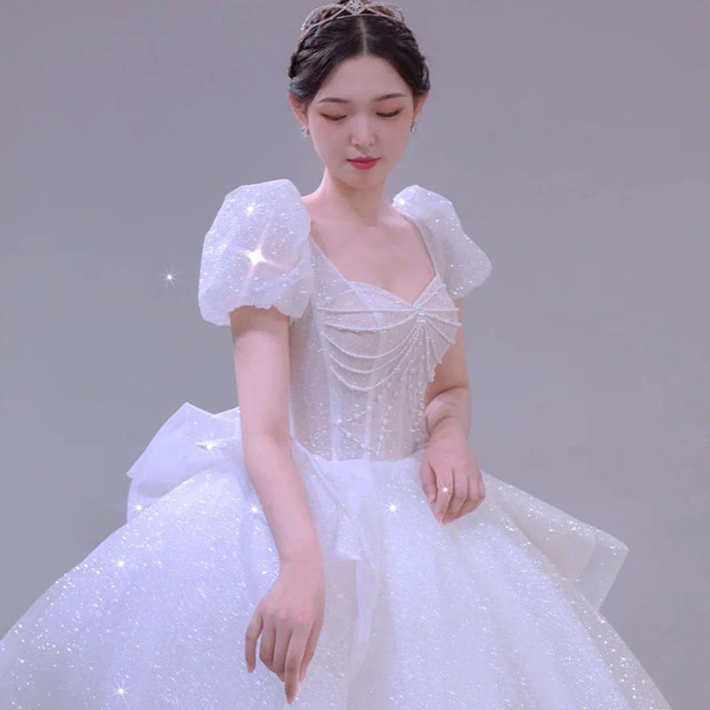 Vestido de novia estilo 2026 con diseño de cielo estrellado, cola estilo francés, mangas abullonadas blancas que cubren los brazos, elegante y grandioso. image 6