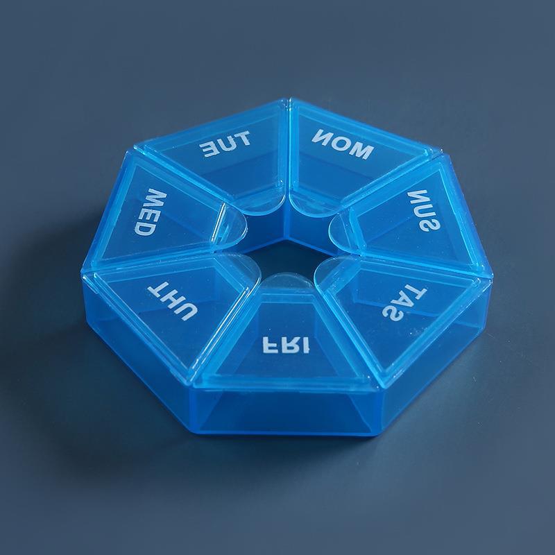 Caja de plástico portátil de la rejilla de siete-La mini de siete días pequeña caja de la píldora portátil por una caja de embalaje transparente de la píldora del color de la semana en existencia