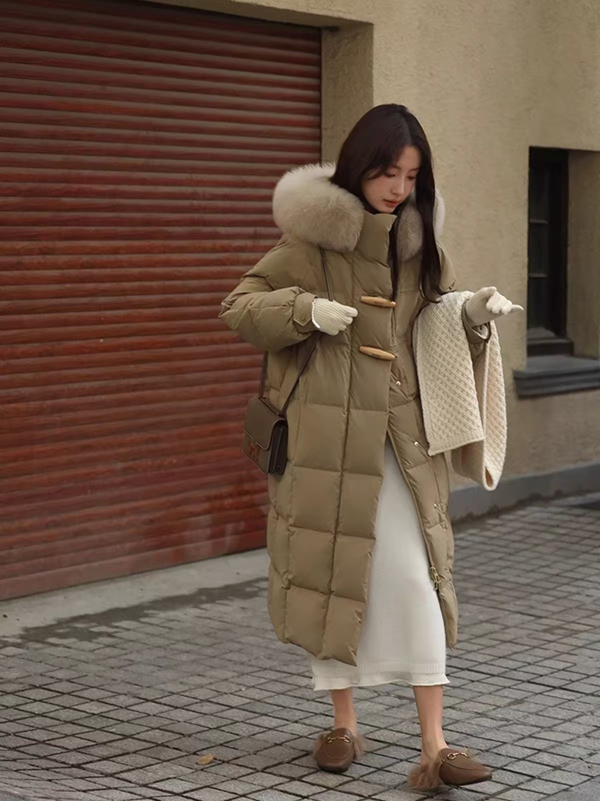 ダウンジャケット レディース ミドル丈 2025年冬新作 おしゃれ 可愛い フード付き 厚手 ホワイトダックダウン 大きなファー襟付き 暖かいコート