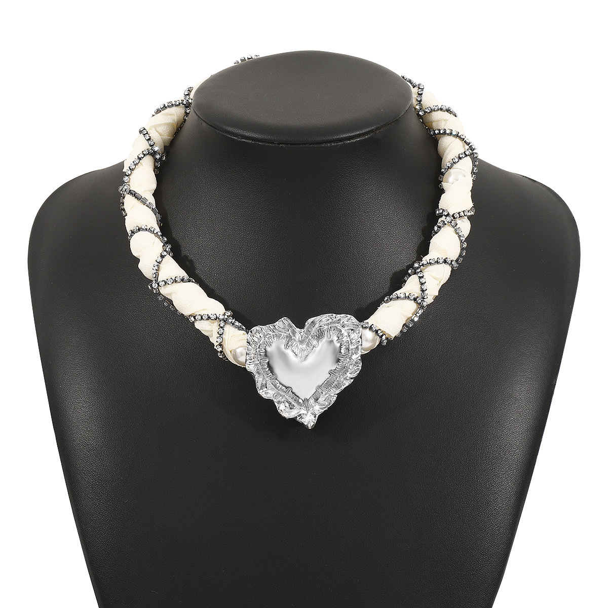 69g Weight Alloy Pendant Material Pendant Necklace Classification 1 Piece Quantity Holiday, Street Occasion Alloy Material Heart Shape Pattern Women's Gender Exaggerated, Simple Style Style Exaggerated Simple Style Heart Shape Alloy Cloth Wholesale Statement Necklaces 11