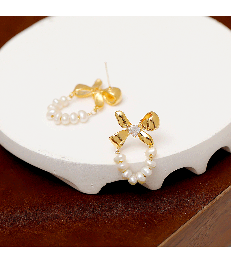 1 Pair Sweet Simple Style Bow Knot Plating Inlay Freshwater Pearl Copper Zircon 18k Gold Plated Earrings display picture 3