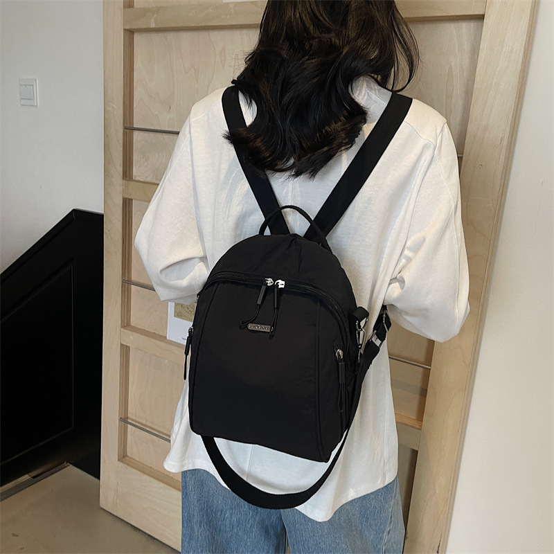 2025 nueva moda femenina versátil mochila de viaje mochila de hombro de viaje simple mochila ligera de gran capacidad