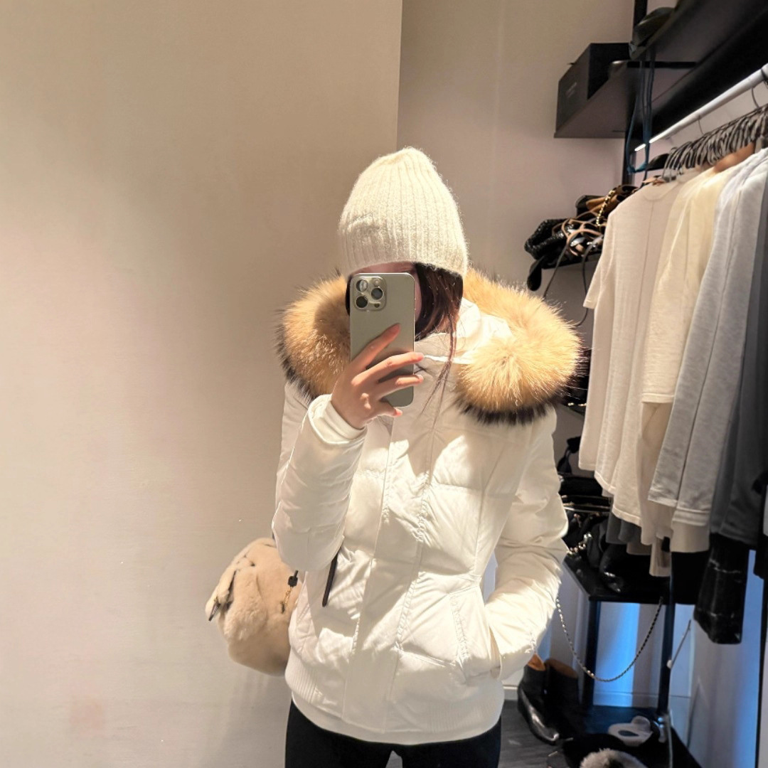 Sunoneone White Duck down Faux Fur Collar Slim-Fit Waist-Cinching down Jacket for Women, Very Stylish Winter Hooded Coat
