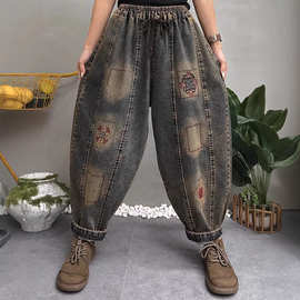 花社2026春季新品松紧腰文艺宽松复古刺绣牛仔裤大码九分哈伦裤