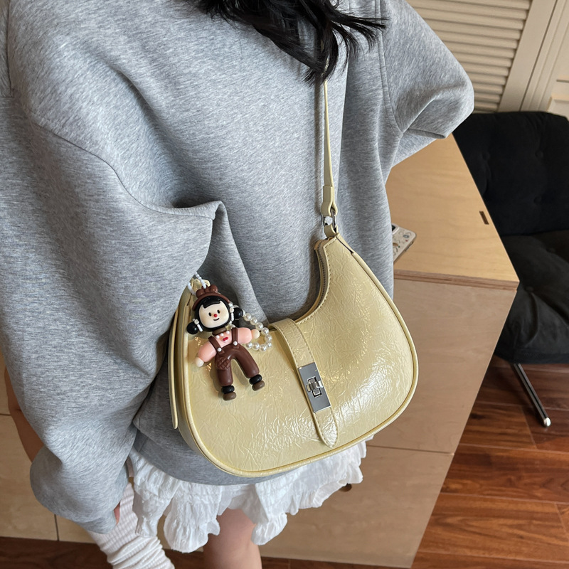 Bolsos de axila populares de verano para mujer 2025 nuevo bolso de hombro casual de todo fósforo bolso de media luna con patrón de agarre de mano de moda