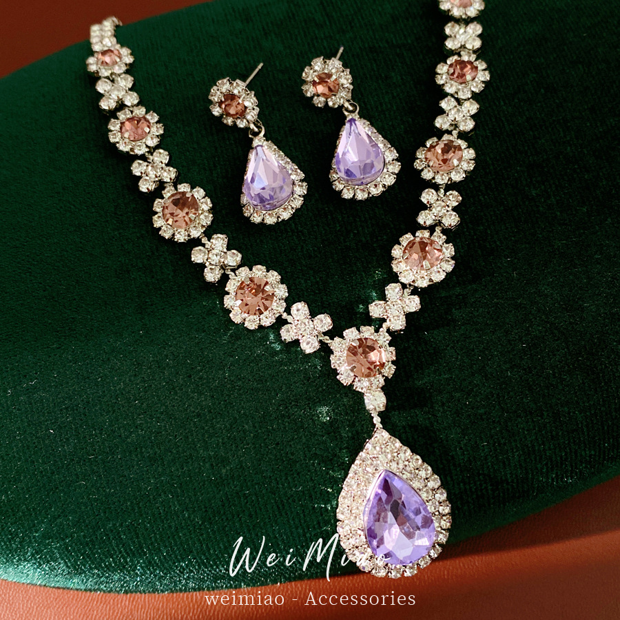 Medieval vintage gotas de agua collar de pendientes de flores de diamante ligero lujo nicho cadena clavícula de alta calidad conjunto de joyas