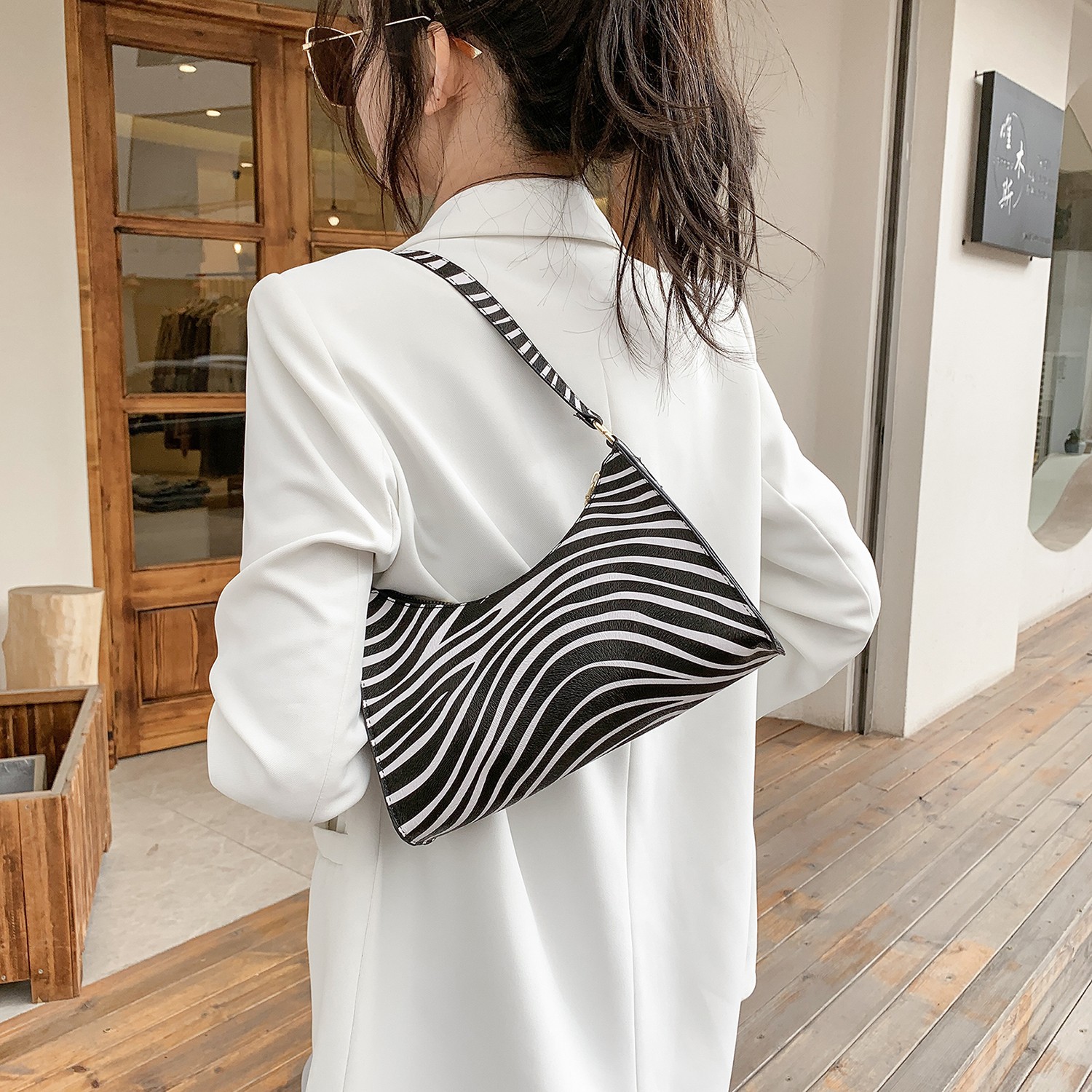 Bolsos de mano de vaca bajo las axilas bolsas de mano bolsas de mujer 2026 nueva moda francesa bolsas de hombro