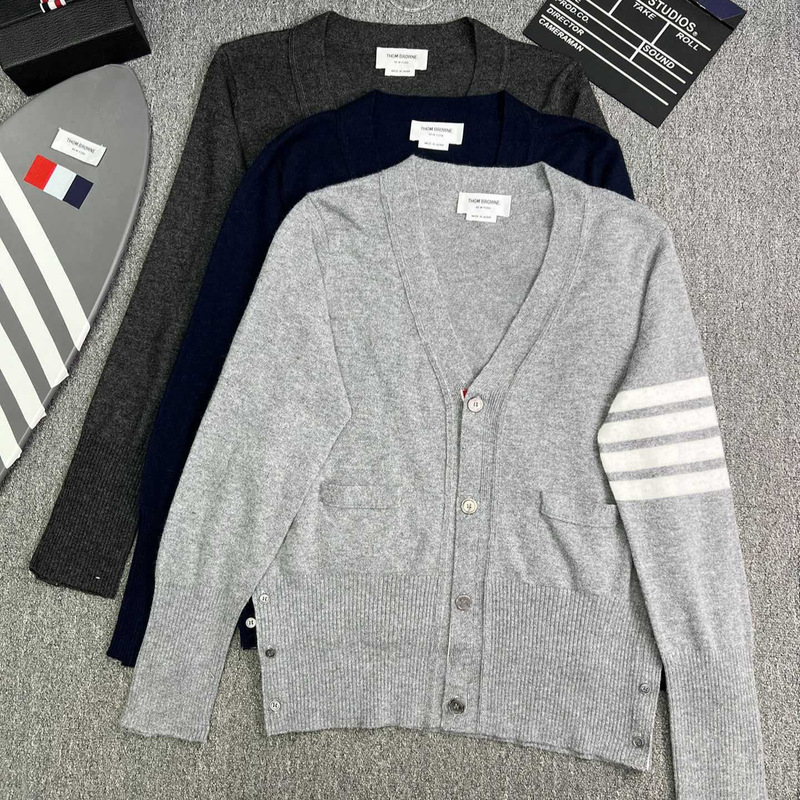 Factory Store High-Quality New Spring and Autumn Four-Stripe Long-Sleeve V-Neck Cashmere Cardigan for Men and Women, Fashionable and Stylish