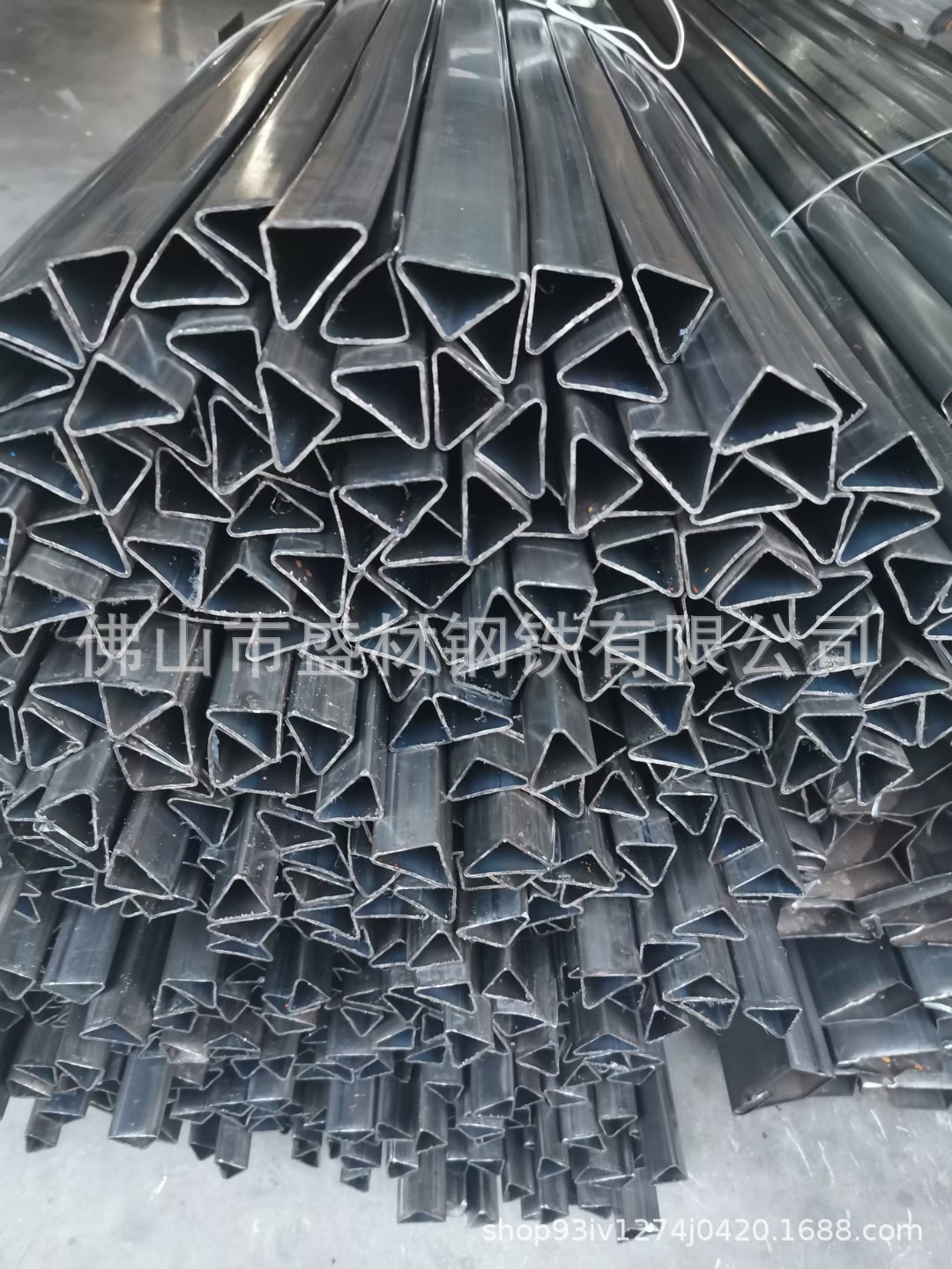 广东直发各种异形铁管三角形 *半圆形 规格齐全铁管焊管来图定制