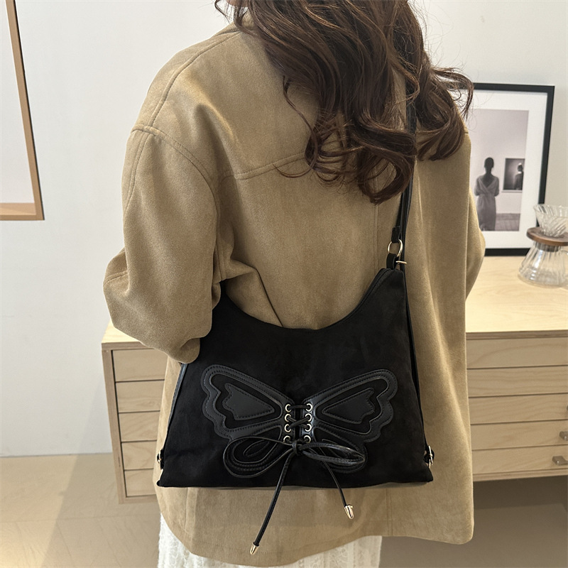 Bolsa de viaje retro ocio de otoño y invierno de 2024 nueva bolsa de hombro mariposa axillar multicapacidad de mochila