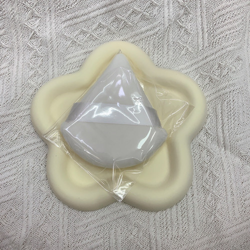三角形の植毛パフの乾燥パフの柔らかい短い毛の尖った形のエアクッションの化粧品のハンドフックパフの化粧道具の卸売り|undefined