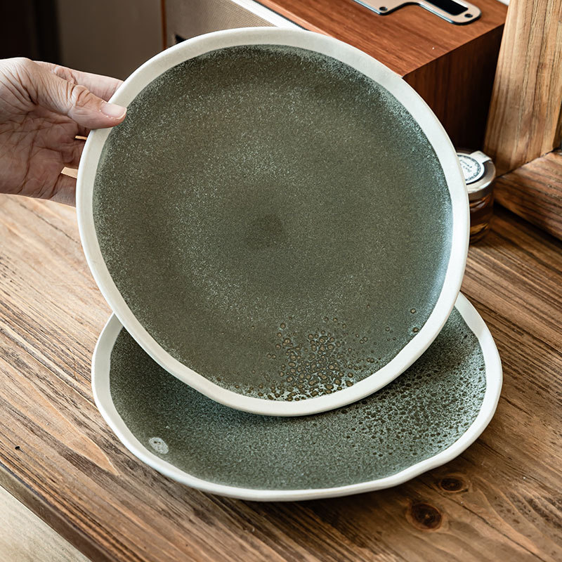 Placa de trazado blanco creativa Placa de filete de cerámica retro Placa doméstica irregular platos de comedor occidentales platos de comedor poco profundos