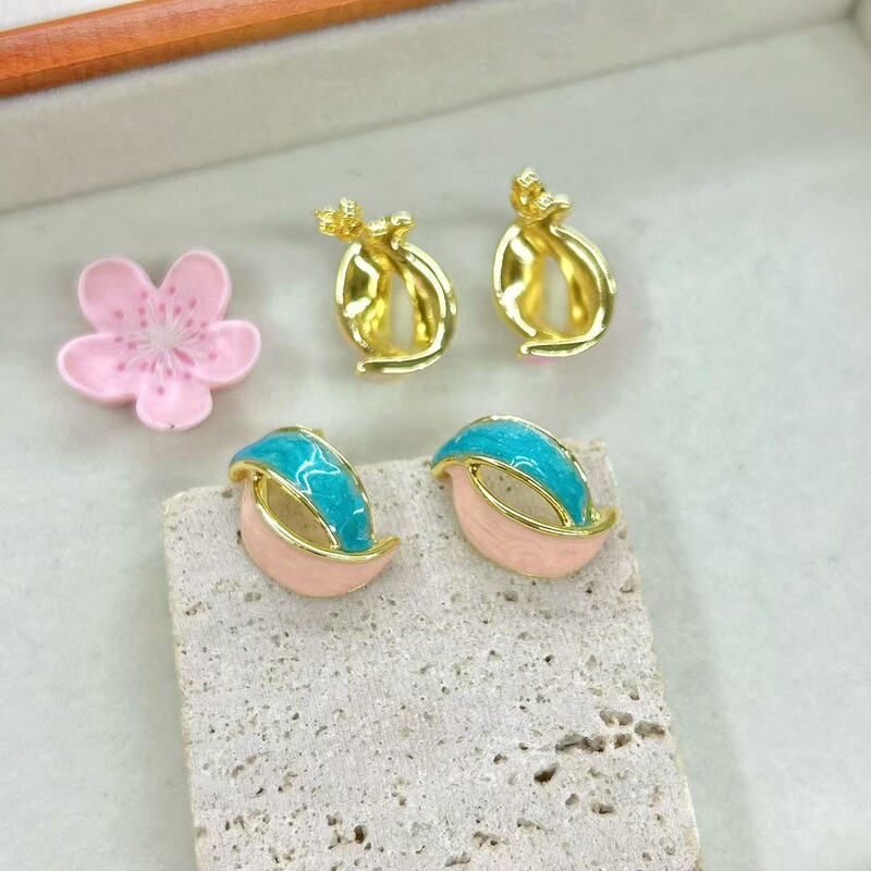 欧美复古滴油双色弧形耳环饰品 铜镀18k保色个性甜美交叉耳钉批发|undefined