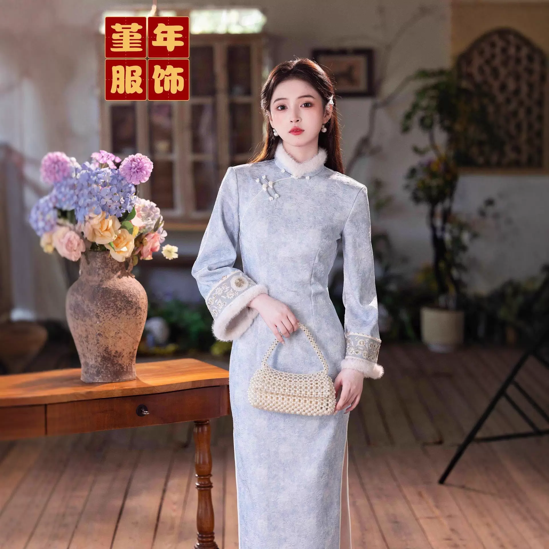 堇年旗袍2025冬新款加绒加厚加毛倒大袖旗袍刺绣复合提花改良旗袍