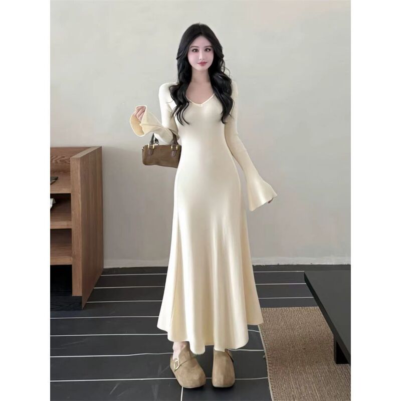 Long-Sleeved Waist-Cinching Slimming V-Neck Knitted Dress for Women, New Autumn and Winter Style, Elegant Slim-Fit Dress, Versatile Base Long Dress Long-Sleeved Waist-Cinching Slimming V-Neck Knitted Dress for Women, New Autumn and Winter Style, Elegant Slim-Fit Dress, Versatile Base Long Dress