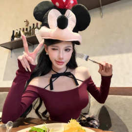 TZ7466纯欲风一字肩挂脖长袖T恤女春季显身材修身性感打底上衣
