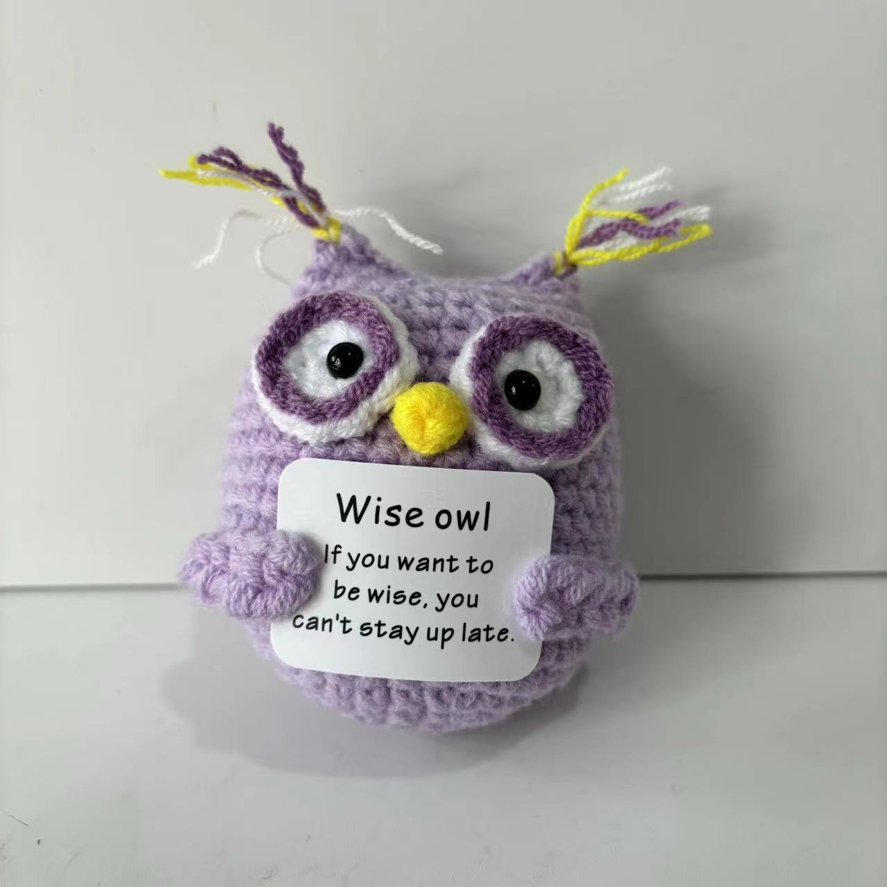 国境を越えてアマゾンの毛糸を販売している手作りのニット鉤織動物ペンギンは積極的に面白い減圧人形が座っている