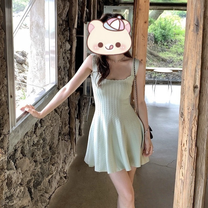 Green Sleeveless Spaghetti Strap Dress for Petite Women, Summer 2026 New French Style Elegant Waist-Cinching A-Line Short Dress Green Sleeveless Spaghetti Strap Dress for Petite Women, Summer 2026 New French Style Elegant Waist-Cinching A-Line Short Dress