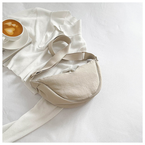The same women's crossbody bag as Youjia fitting room, Xiaohongshu nylon dumpling bag, student shoulder bag, fabric bag, factory supply