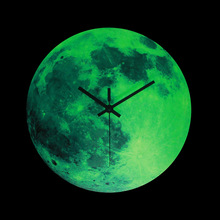 北欧简约钟表木质创意月亮夜光挂钟客厅装饰静音月球时钟家用挂表
