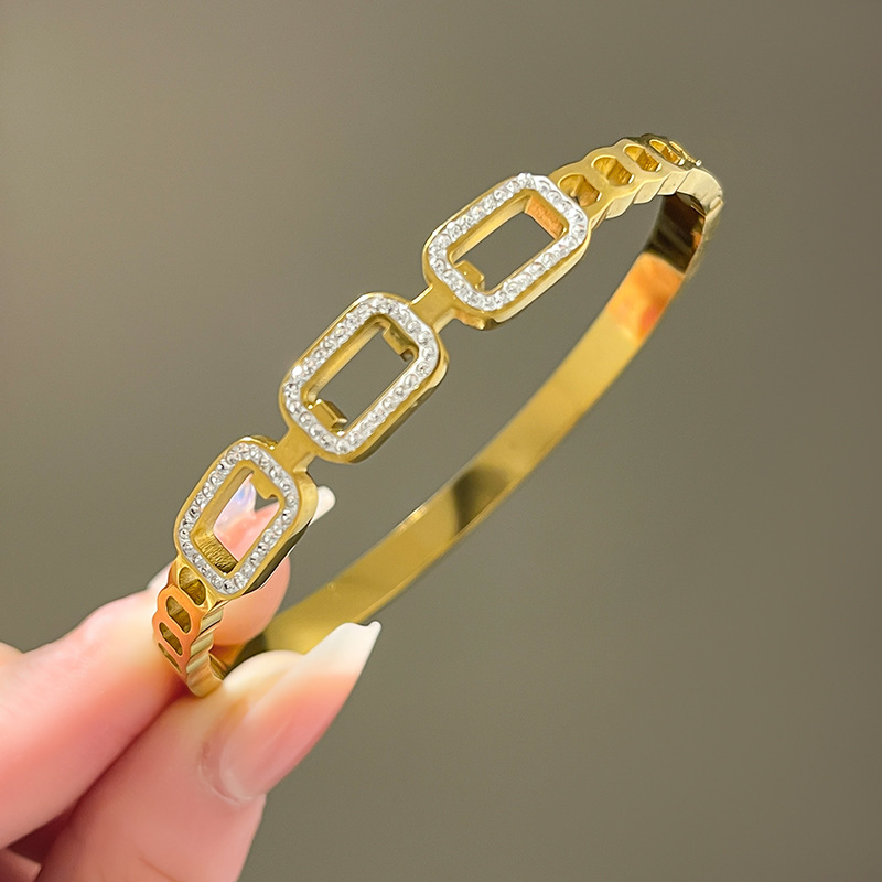 Yunyao cuatro hojas de hierba estrella pequeña cintura de titanio pulsera de acero de alta calidad nicho no desvanecerse moda transfronteriza al por mayor