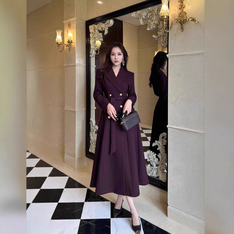 Women's 2025 Autumn European and American Style Solid Color Trench Coat with Double-Breasted Belt, Slim Fit, Gold Buttons, Luxurious and Elegant