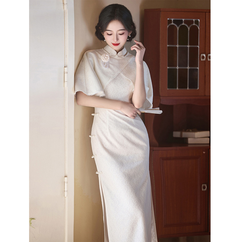 White Two-Piece Cheongsam Dress for Women, Mid-Length, Elegant and Versatile, Suitable for Daily Commuting, Slimming, Stylish, Retro Style White Two-Piece Cheongsam Dress for Women, Mid-Length, Elegant and Versatile, Suitable for Daily Commuting, Slimming, Stylish, Retro Style