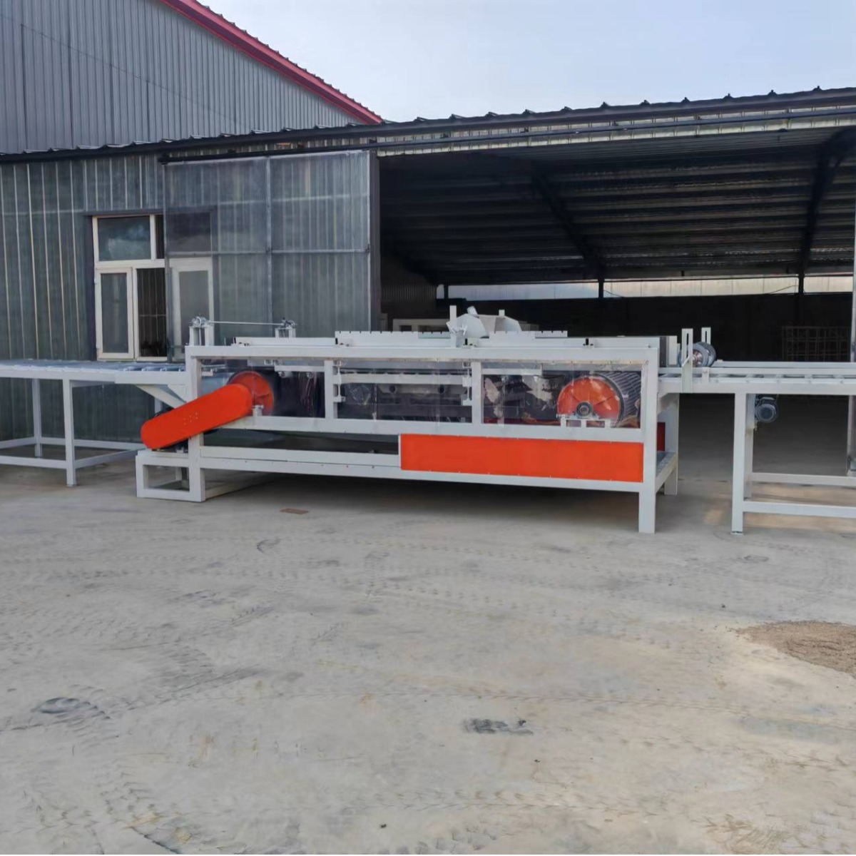 宏达直销高效率高产能改性硅质聚苯板生产线【可预定加厚料设备】