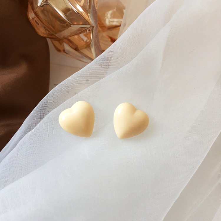 Fashion White Heart-shape Resin Earrings Wholesale display picture 9