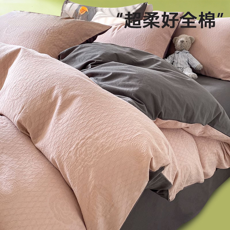 Un juego de cuatro piezas de algodón lavado de algodón de clase 100 hilo de tres capas de algodón puro sábana de lujo simple y ligera cubierta de edredón ropa de cama