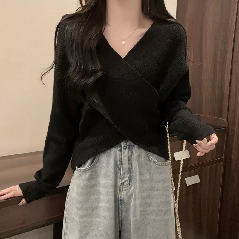 Knitted fitted base body-friendly sweater, plus size, V-neckline