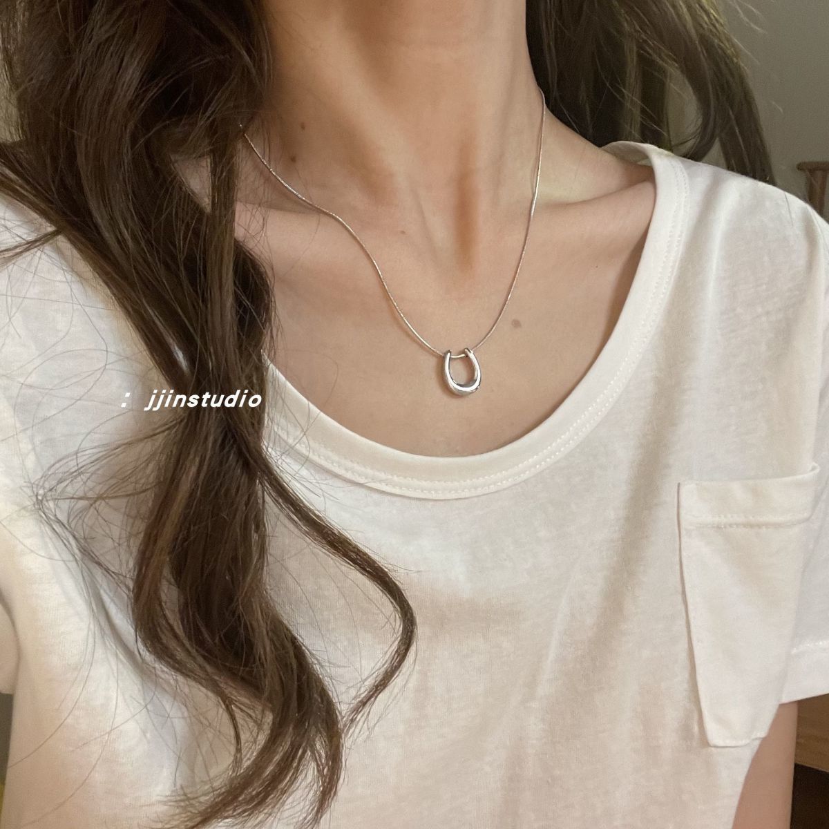 Collana a forma di U in acciaio al titanio dallo stile freddo e indifferente, design di nicchia femminile, ciondolo a ferro di cavallo, lusso leggero,_voghion.com