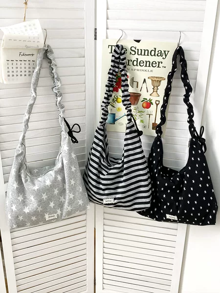 Early Spring New Korean-Style Simple Star Crossbody Bag, Black and White Large-Capacity Underarm Bag, Versatile Striped Casual Shoulder Bag