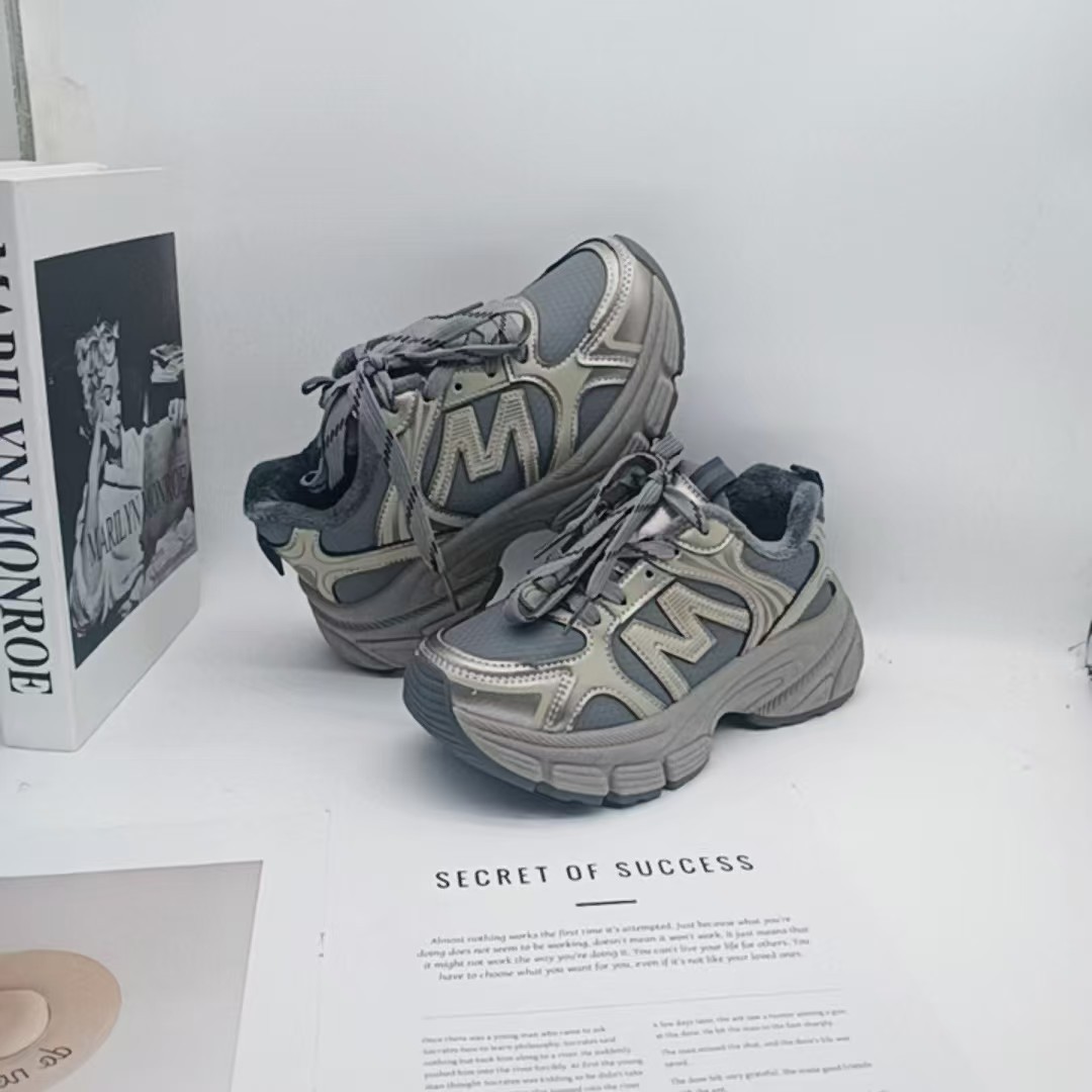 2025 invierno nuevo algodón zapatos de zapatos para niños zapatos para niños zapatos de carreras casuales para niños zapatos para mujeres más