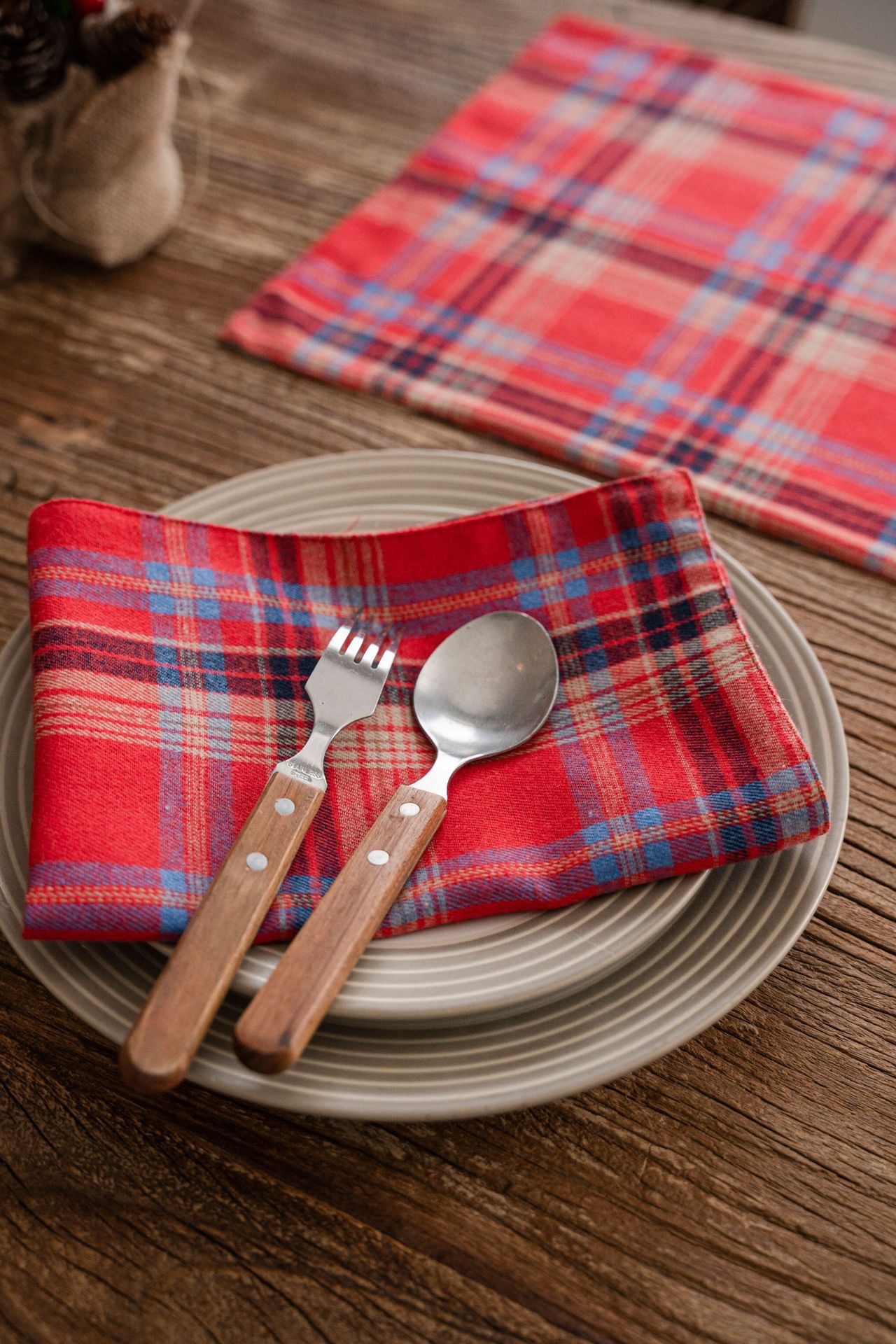 红色圣诞格桌旗