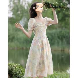 法式复古油画少女连衣裙夏季2024新款小个子设计感收腰显瘦长裙子
