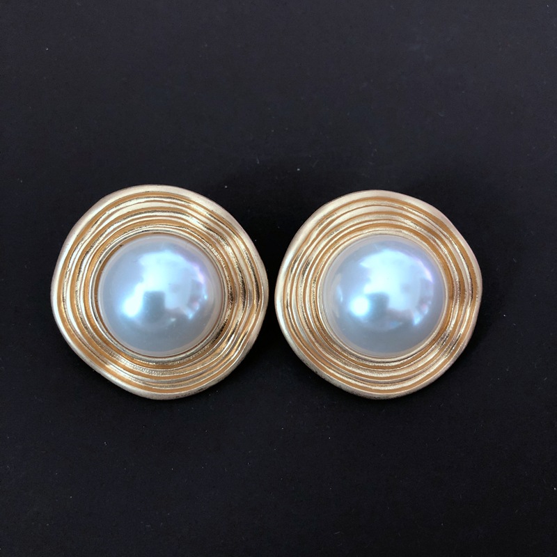 Matte Golden White Pearl Earrings display picture 9