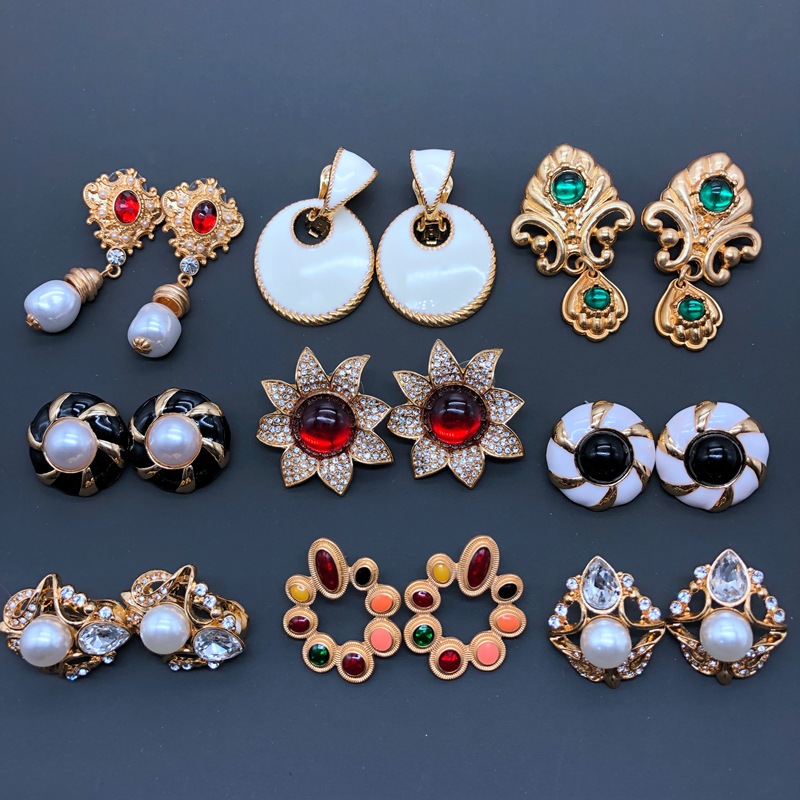 10g Weight No Inlaid Inlay Material Earrings, Ear Studs Classification Travel Occasion Heart Pattern Women'S Gender Fashion Style White, Green, Gold, Silver, Black Color Electroplating Real Gold Color Enamel Glaze Flower Pearl Gems Ear Clip Wholesale 无
